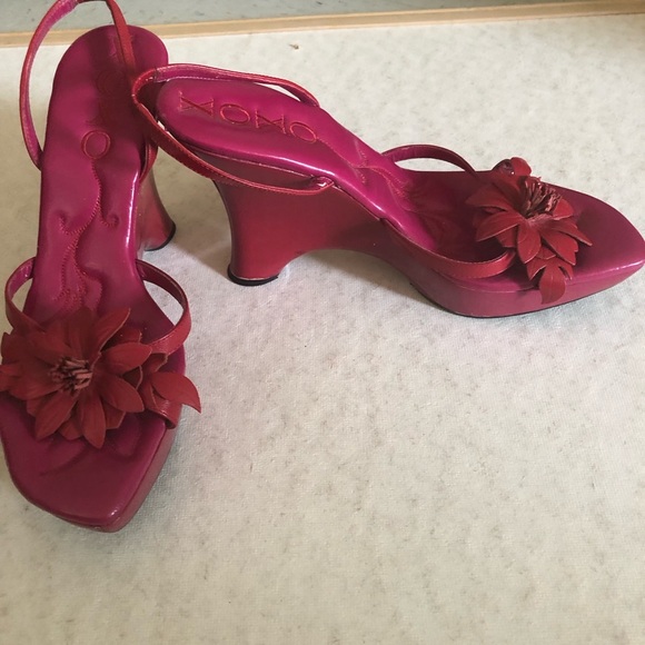 XOXO Shoes - XOXO Pink Wedge 4.5 inch Heel. Size 9. Flower Accent .
